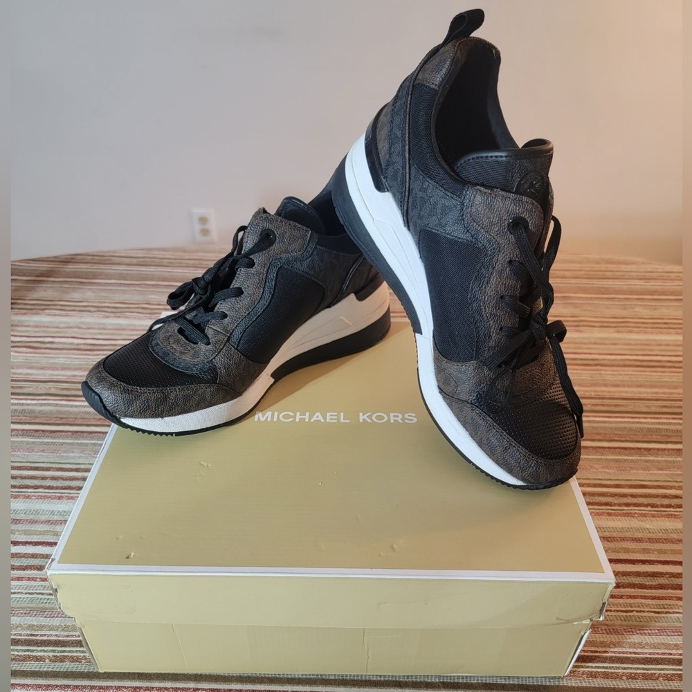 Michael Kors Crista Trainer Tech Canvas/MK Print women’s Sneakers Size 9M ELNC